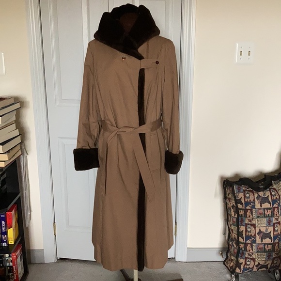 Vintage Weatherbee full length trench coat - Picture 2 of 11